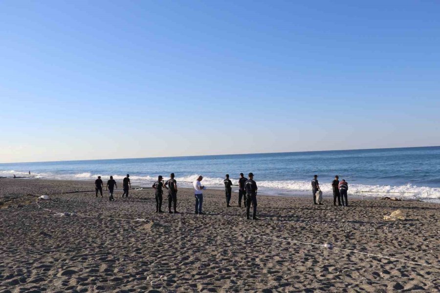 Alanya’da 20 Yaşındaki Gencin Cansız Bedeni Kıyıya Vurdu