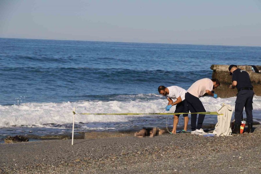 Alanya’da 20 Yaşındaki Gencin Cansız Bedeni Kıyıya Vurdu