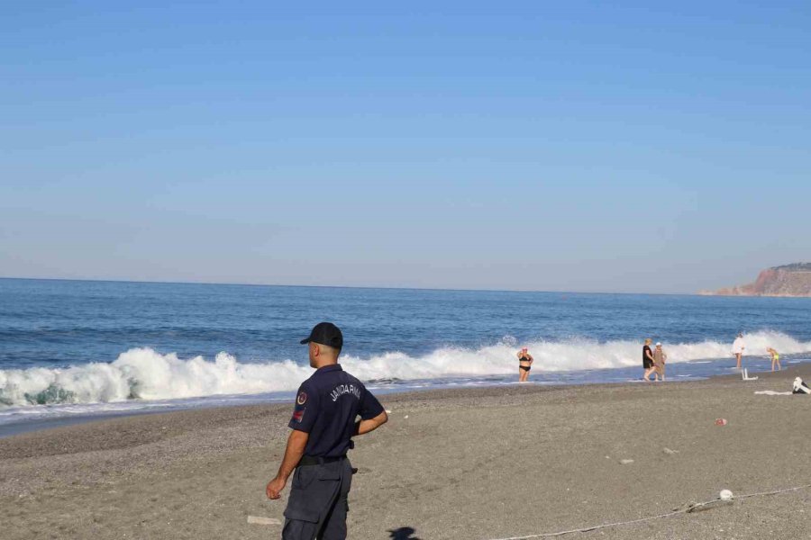 Alanya’da 20 Yaşındaki Gencin Cansız Bedeni Kıyıya Vurdu