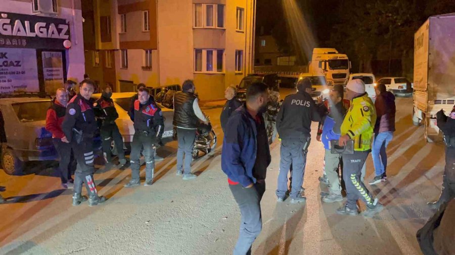 Polisten Kaçarken Kazaya Neden Oldu: 2’si Polis 4 Yaralı