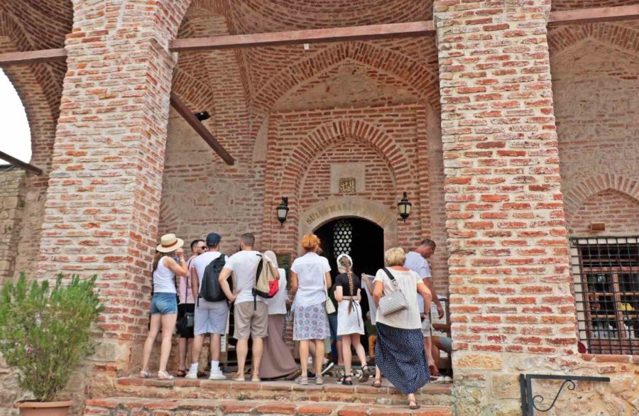 Alanya’da Camilere Turistlerin Yoğun İlgisi