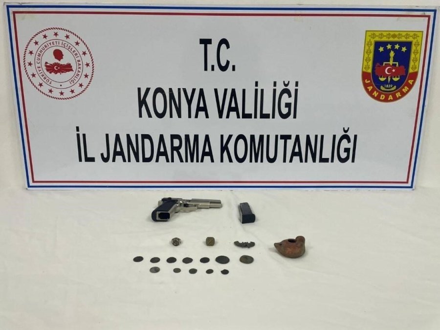 Tarihi Eserleri Satamadan Jandarma Yakaladı