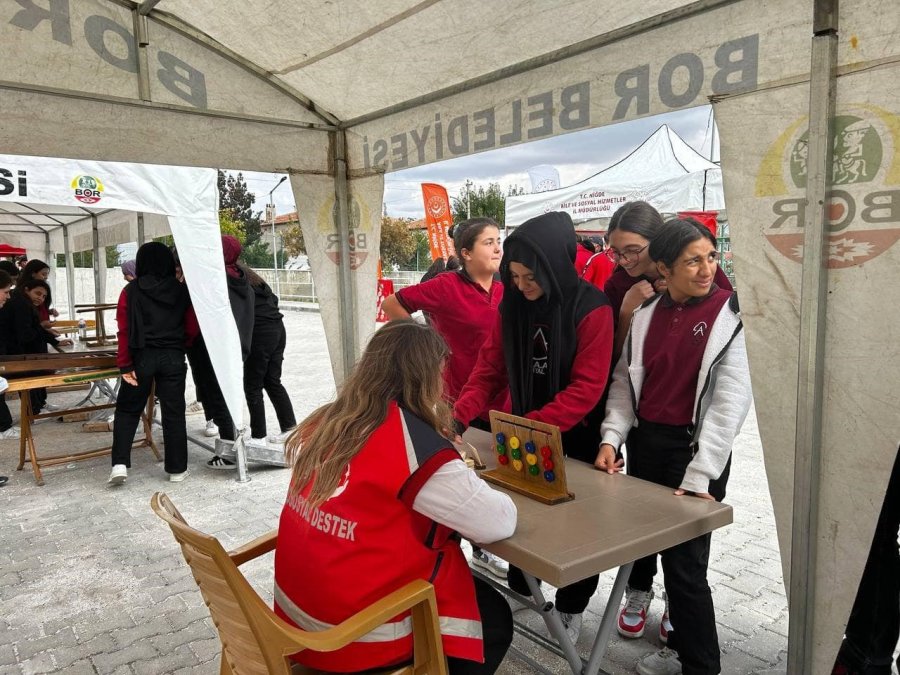 Çocuklar Unutulmaya Yüz Tutan Oyunlarla Eğlendi