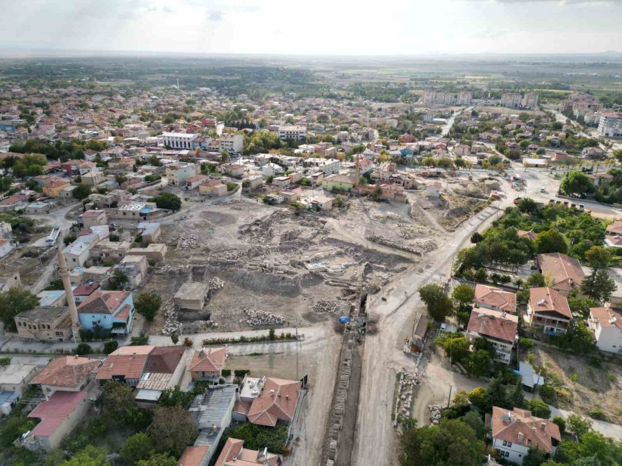 Tyana Antik Kenti’nden Elde Edilen Eserler Döneme Işık Tutuyor