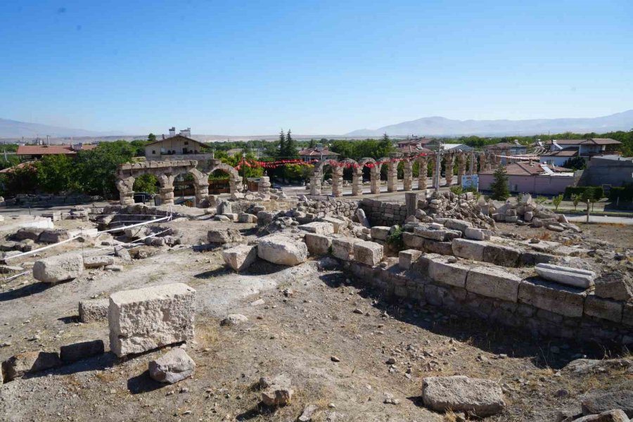 Tyana Antik Kenti’nden Elde Edilen Eserler Döneme Işık Tutuyor