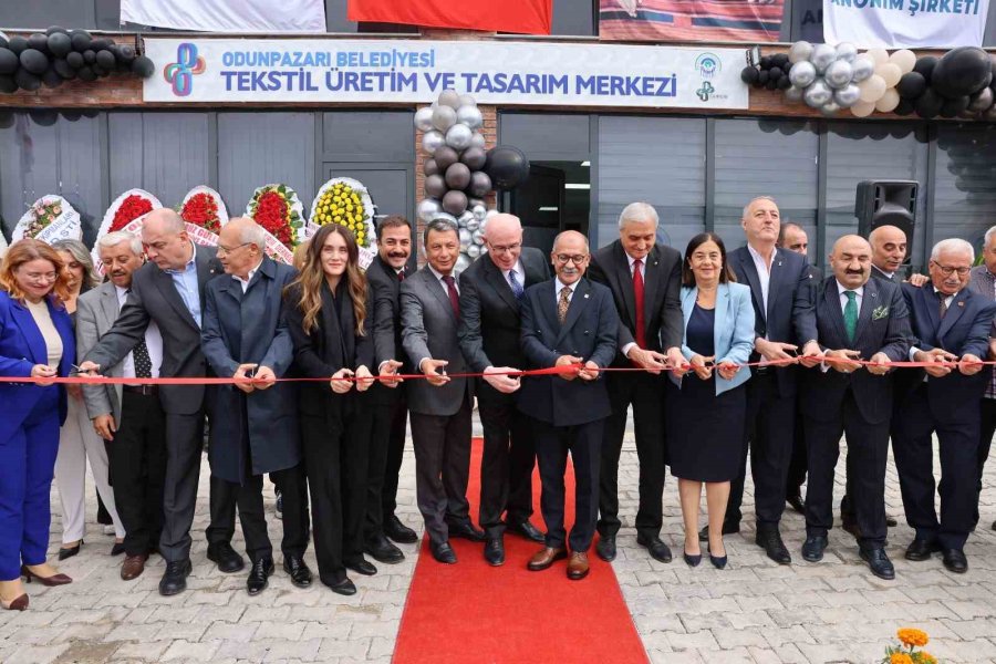 Odunpazarı Belediyesi Tekstil Üretim Ve Tasarım Merkezi Açıldı