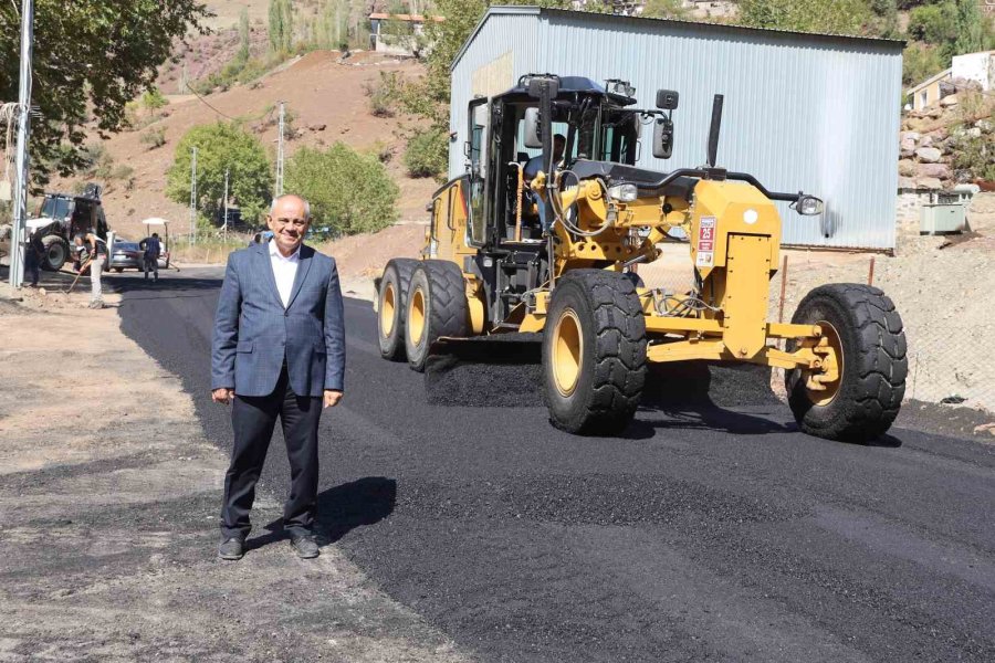 Yahyalı’da Kırsal Mahalleler Sıcak Asfalta Kavuşuyor