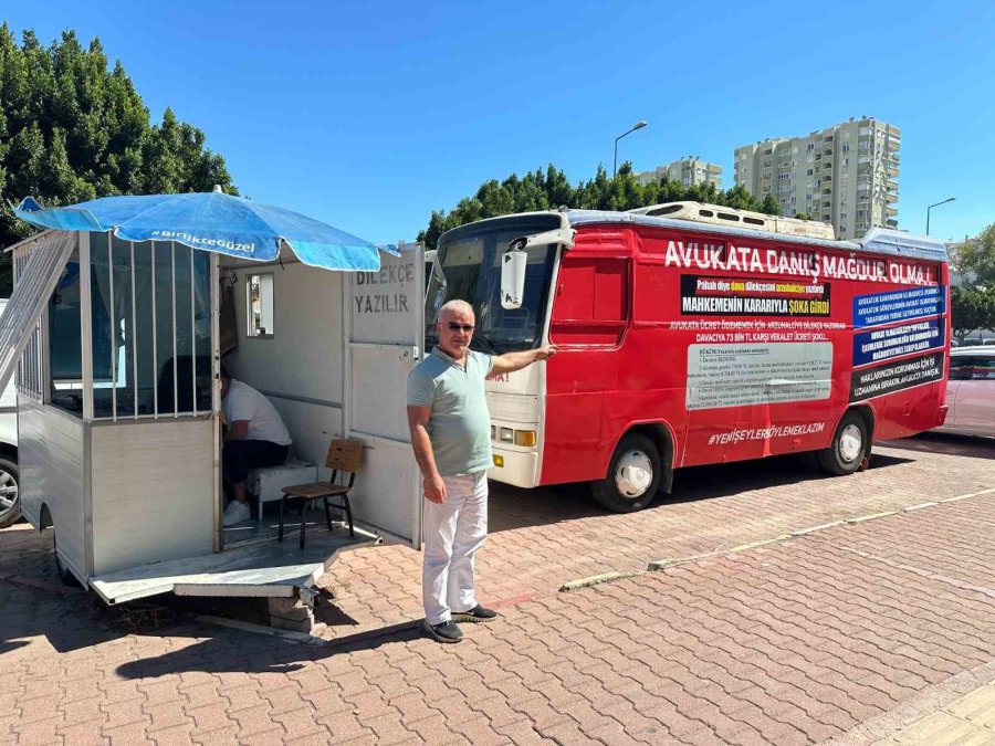 Adliye Önünde Üzerinde ‘avukata Danış, Mağdur Olma’ Yazılı Meçhul Otobüs, Arzuhalcileri Kızdırdı