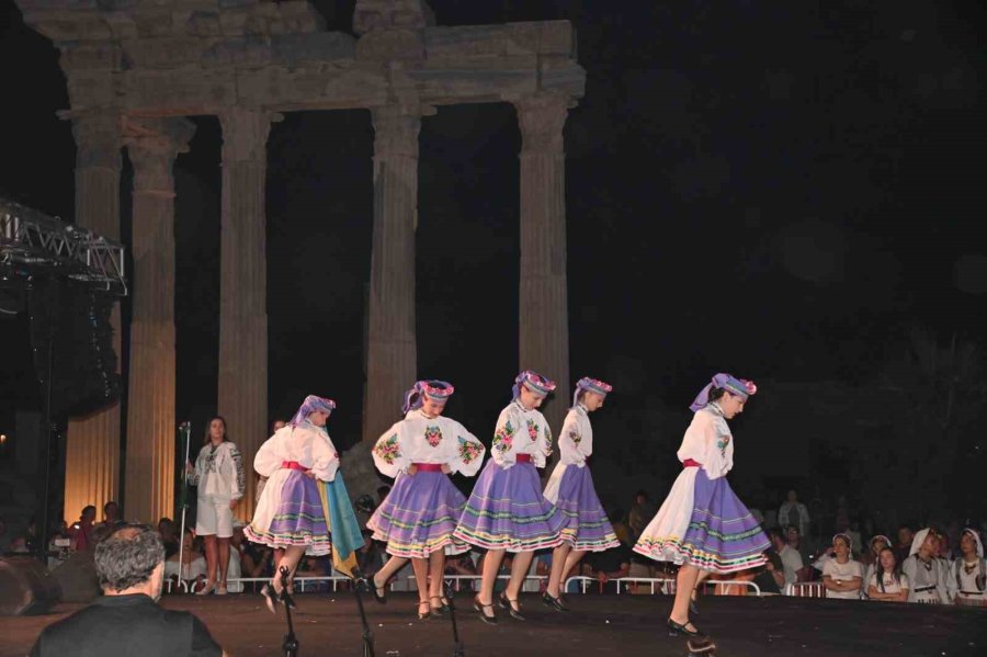 8. Uluslararası Halk Dansları Festivali Başladı