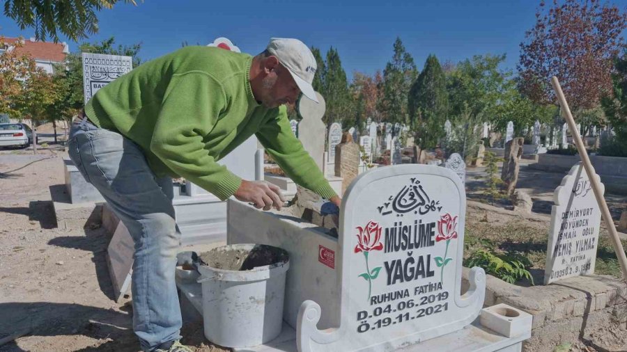 Müslüme’nin Mezar Taşları Yenilendi