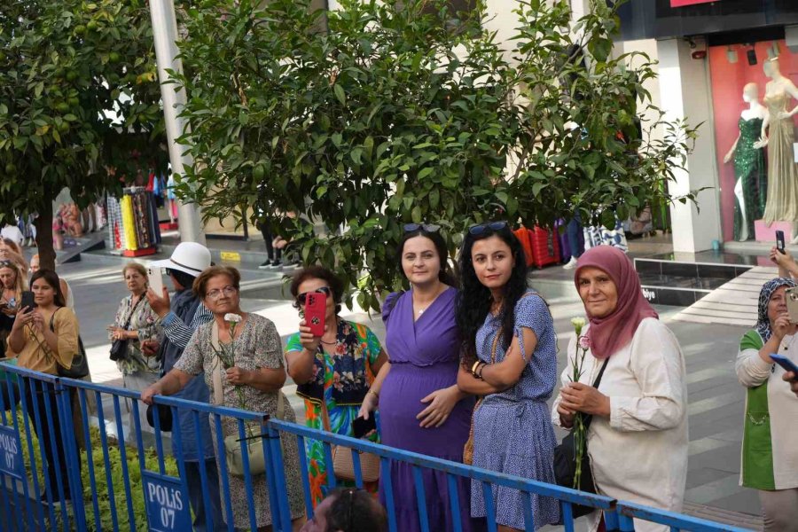 "altın Portakal Film Festivali" Geleneksel Kortejiyle Başladı