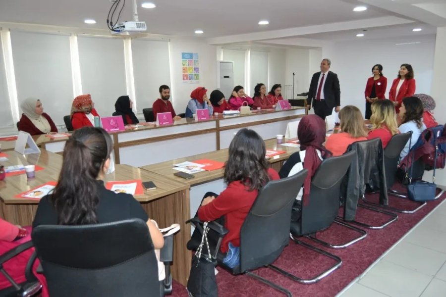 Sahada Çalışan Personele ’anne Sütü Eğitimi’ Verildi