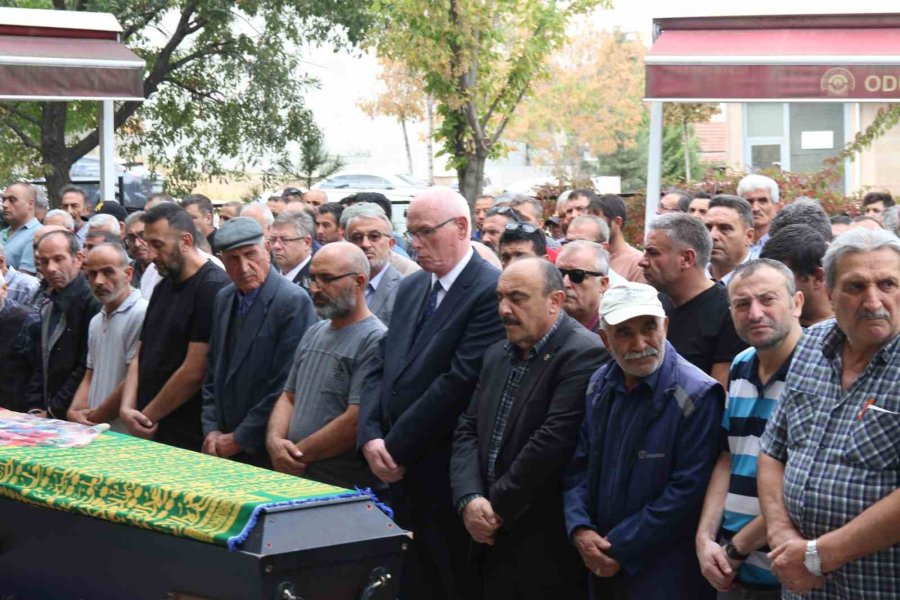 Trafik Kazasında Hayatını Kaybeden 3 Aile Ferdi Son Yolculuklarına Uğurlandı