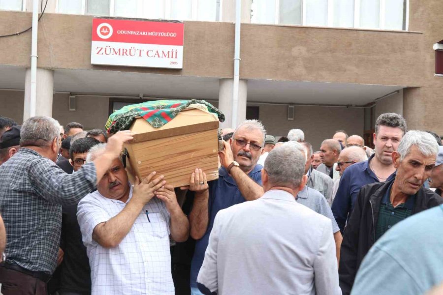 Trafik Kazasında Hayatını Kaybeden 3 Aile Ferdi Son Yolculuklarına Uğurlandı