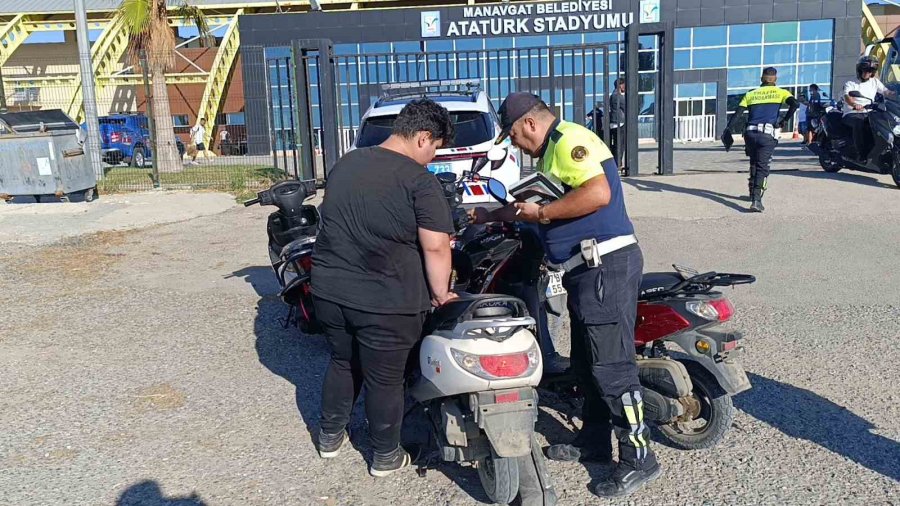 Motosikletlerin Plakasını Söküp Drift Pistine Gittiler