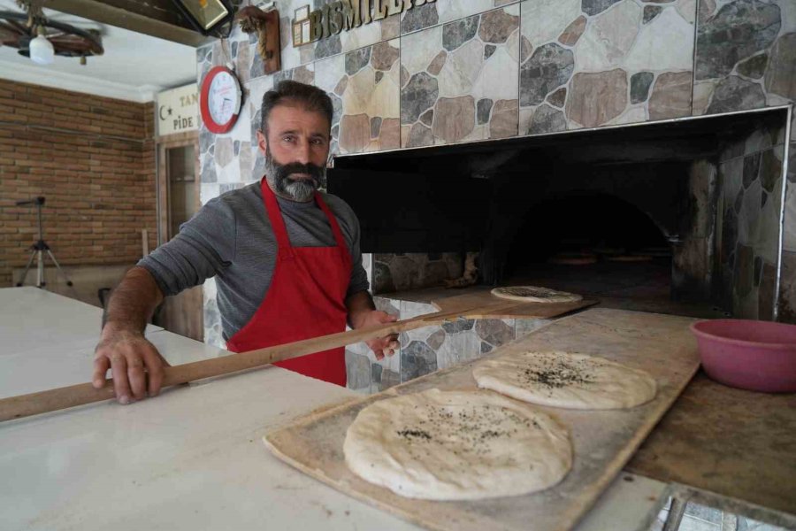 Bu Fırında Şehit Ailelerine Ekmek Ücretsiz, Gazilere İse Yarı Fiyatına