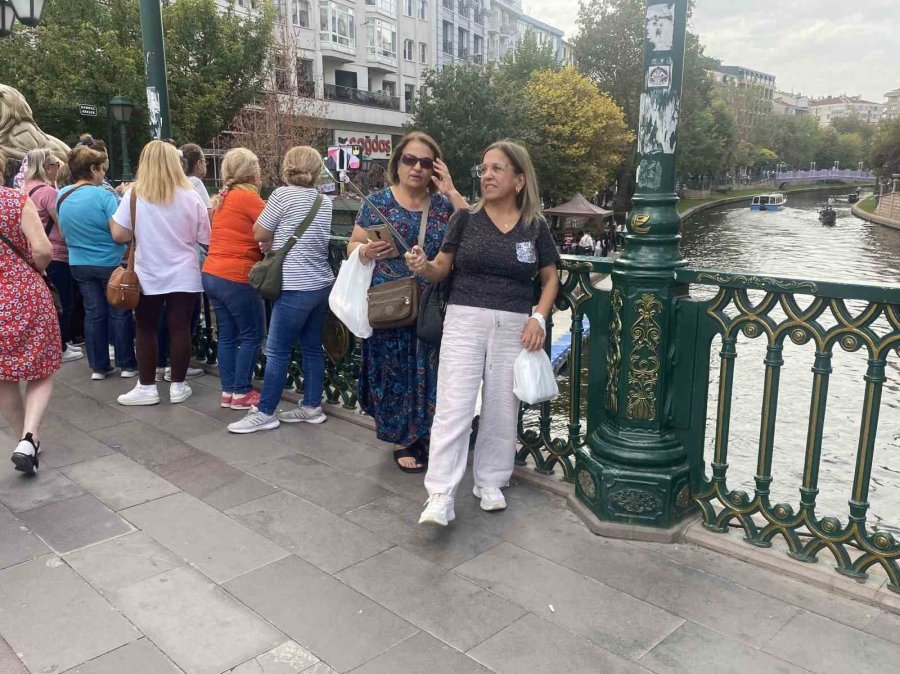 Turistler Porsuk Çayı’nın Manzarasına Hayran Kaldı