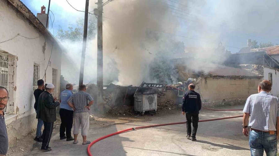 Müstakil Evin Avlusundaki Atık Malzemeler Yandı