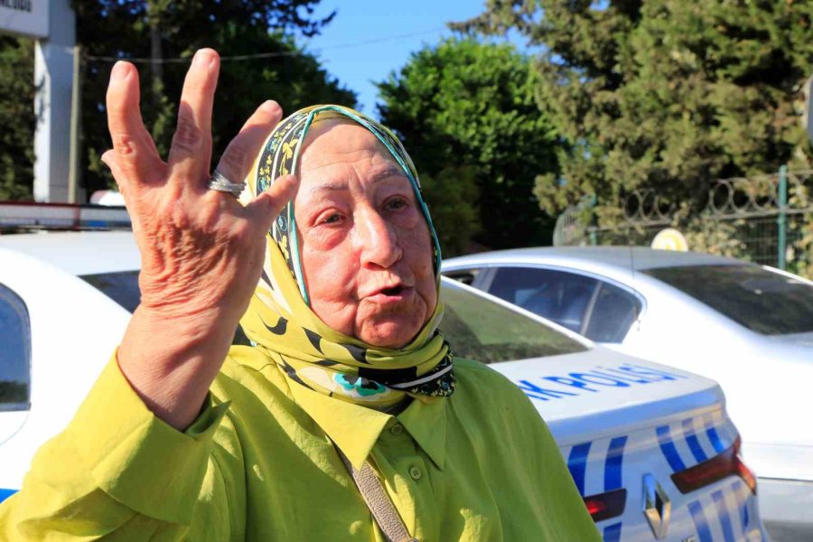 Antalya’da Feci Kaza: Takla Atıp Tel Bariyerleri Aşarak Karşı Yöne Geçen Aracın, İki Araca Çarpması Sonucu 2 Kişi Yaralandı