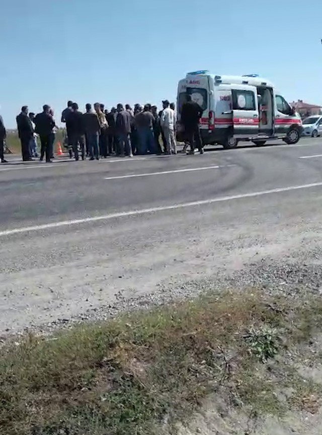 Niğde’de Motosiklet Ve Otomobil Çarpıştı, 1 Kişi Ağır Yaralandı