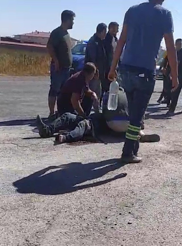 Niğde’de Motosiklet Ve Otomobil Çarpıştı, 1 Kişi Ağır Yaralandı