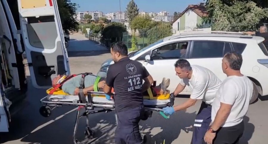 Antalya’da Feci Kaza: Takla Atıp Tel Bariyerleri Aşarak Karşı Yöne Geçen Aracın, İki Araca Çarpması Sonucu 2 Kişi Yaralandı