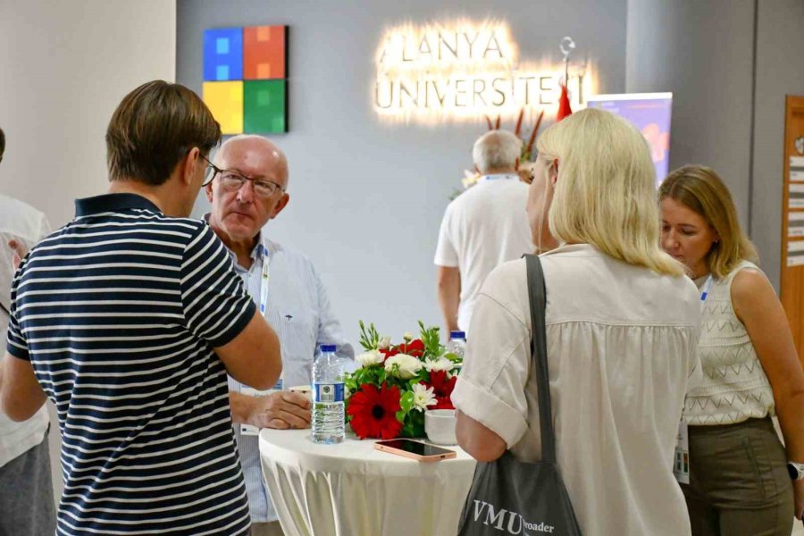 Alanya Üniversitesi’nde "moving Forward 3rd International Week" Coşkusu