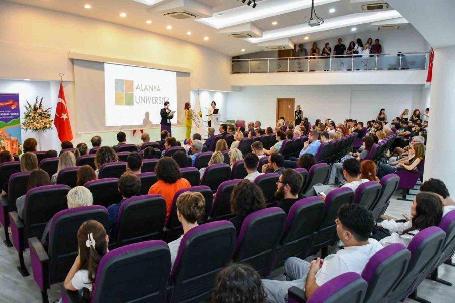 Alanya Üniversitesi’nde "moving Forward 3rd International Week" Coşkusu