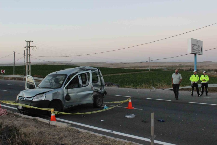 Durakta Bekleyen Öğretmenleri Alan Araca Kamyon Çarptı: 1 Ölü, 5 Yaralı