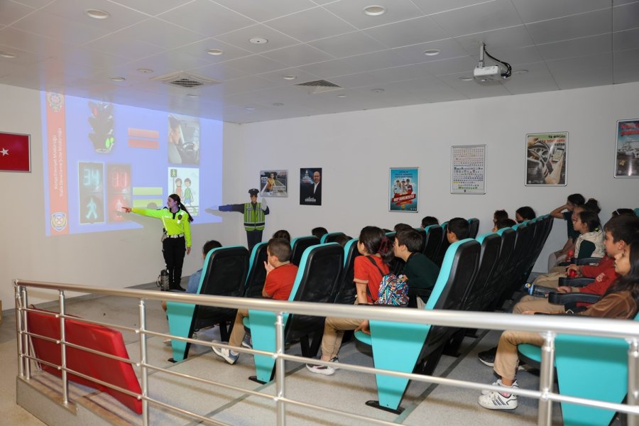 Selçuklu Trafik Eğitim Parkı Trafikte Bilinçli Nesiller Yetiştirmeye Devam Ediyor