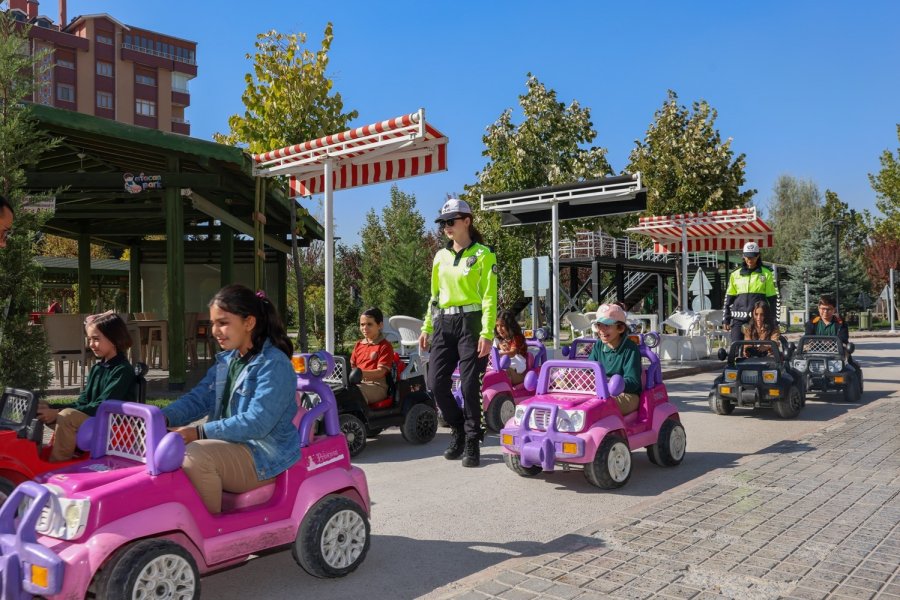 Selçuklu Trafik Eğitim Parkı Trafikte Bilinçli Nesiller Yetiştirmeye Devam Ediyor