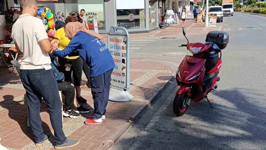 Antalya’da ’u’ Dönüşü Yapan Otomobille Çarpışan Motosikletli Yaralandı