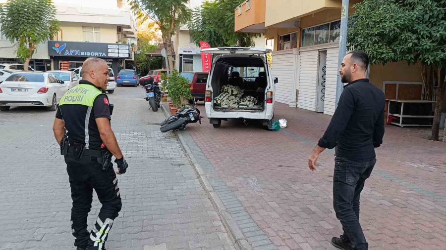 Ehliyetine El Konulan Motosiklet Sürücüsünün Tek Teker Şovu Hastanede Bitti