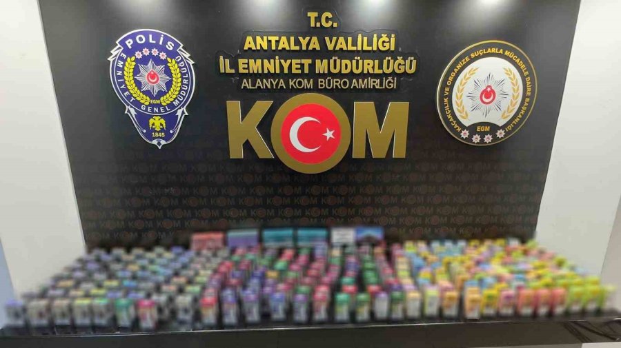 Antalya’da Kaçak Sigara Operasyonu: 3 Tutuklama