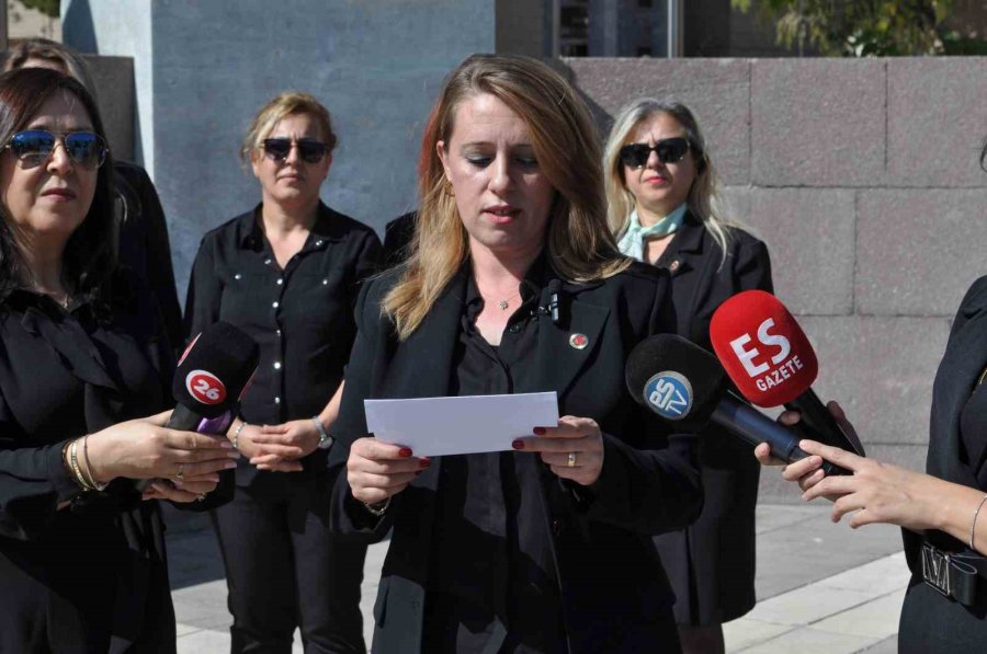 Eskişehirli Kadın Muhtarlar Bir Araya Gelerek "kadına Ve Çocuğa Şiddete Hayır" Dedi