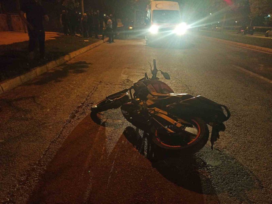 Konya’da Devrilen Motosikletin Sürücüsü Genç Kadın Yaralandı