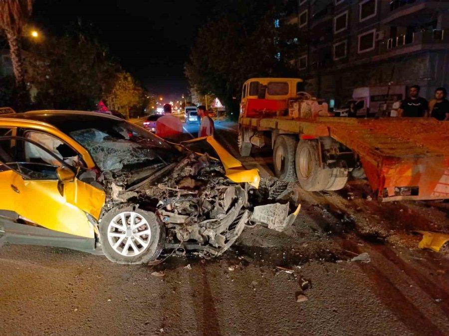 Antalya’da Zincirleme Kaza: 1 Yaralı