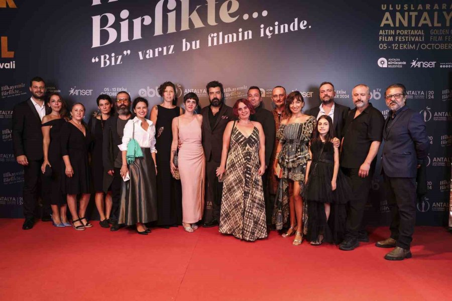 Altın Portakal Film Festivali Kırmızı Halı Geçidinde Şıklık Yarışı