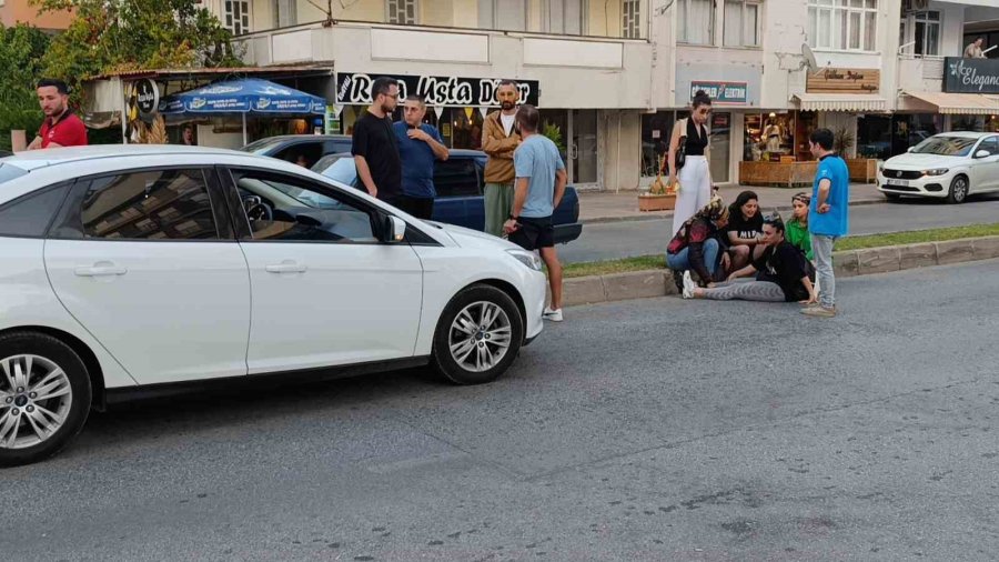 Önündeki Araç Durunca Panikleyip Motosikleti Devirdi