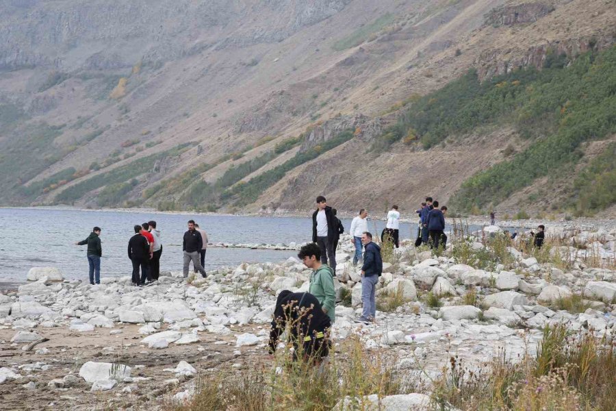 Eskişehirli Öğrenciler Türkiye’nin En Büyük Krater Gölünü Ziyaret Etti