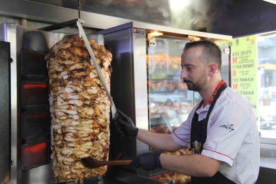 Konya’nın Tavuklara Fısıldayan Adamı