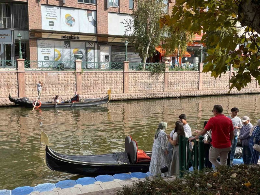 Eskişehir’de Gondol Sırası Yoğunluğu Oluştu