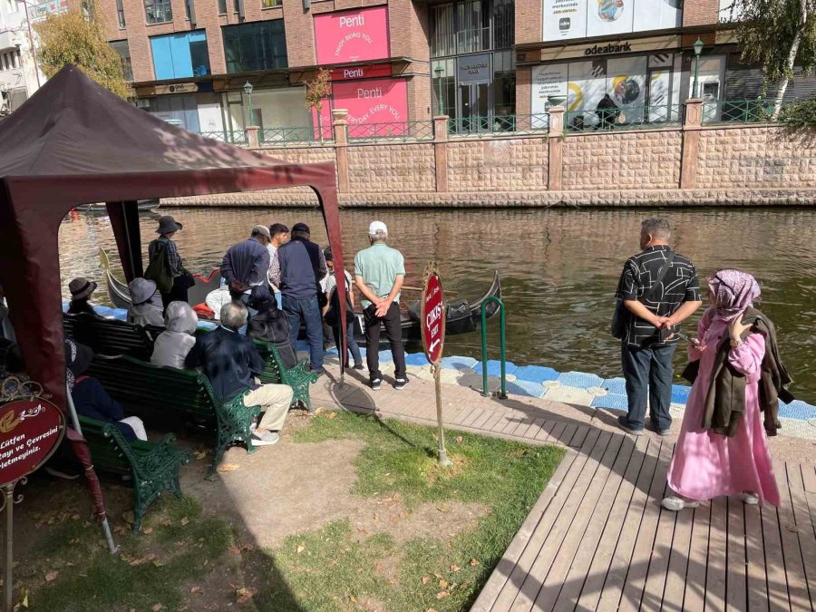 Eskişehir’de Gondol Sırası Yoğunluğu Oluştu