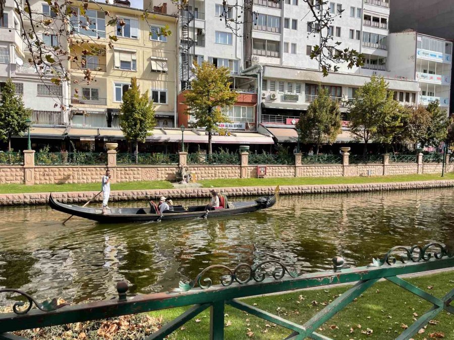 Eskişehir’de Gondol Sırası Yoğunluğu Oluştu