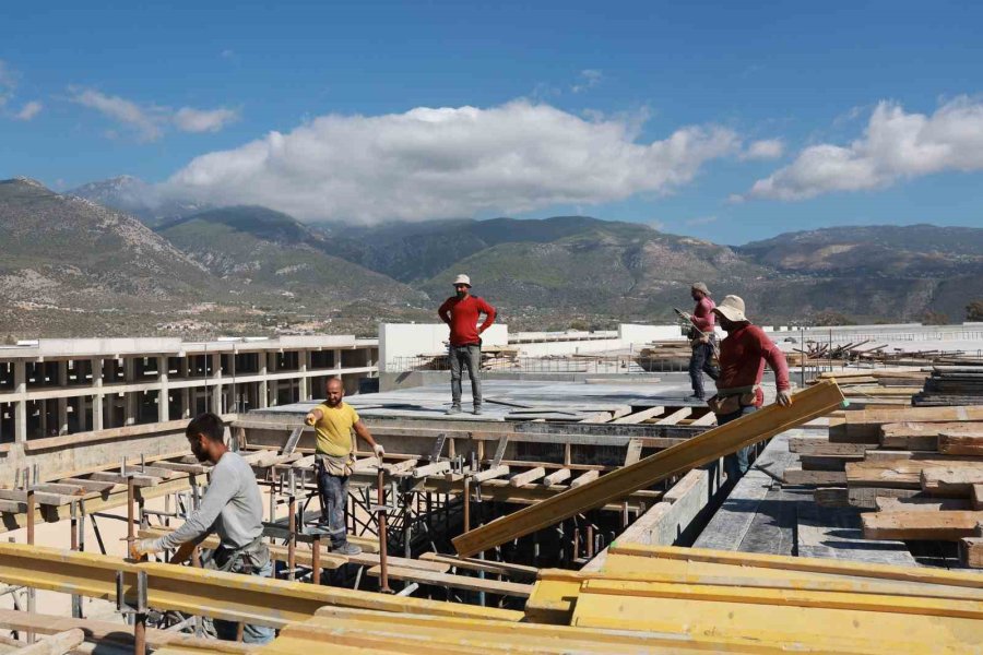 Kınık Toptancı Hal Kompleksi Yapımı Devam Ediyor