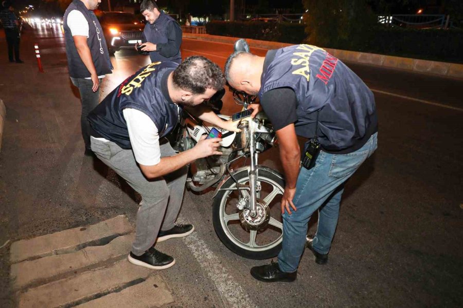 Denetimden Kaçmaya Çalışan Motosiklet Sürücüsü Yakalandı