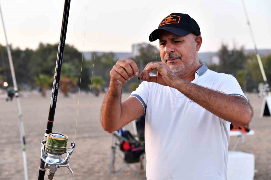 Mersin’de ’uluslararası 7. Altın Kanca Surfcasting Turnuvası’ Düzenlendi