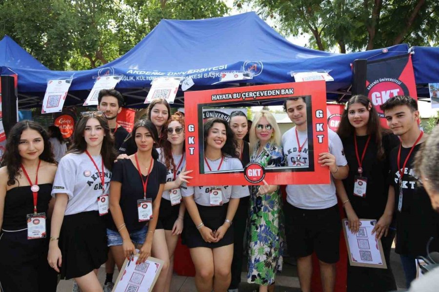 Akdeniz Üniversitesi Öğrenci Toplulukları Tanıtım Günleri Başladı