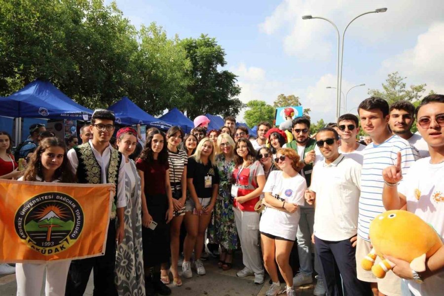 Akdeniz Üniversitesi Öğrenci Toplulukları Tanıtım Günleri Başladı