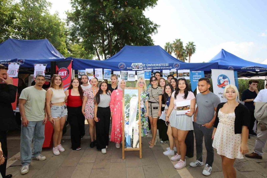 Akdeniz Üniversitesi Öğrenci Toplulukları Tanıtım Günleri Başladı